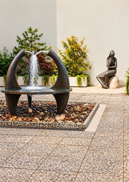 Brunnen mit Sinnender